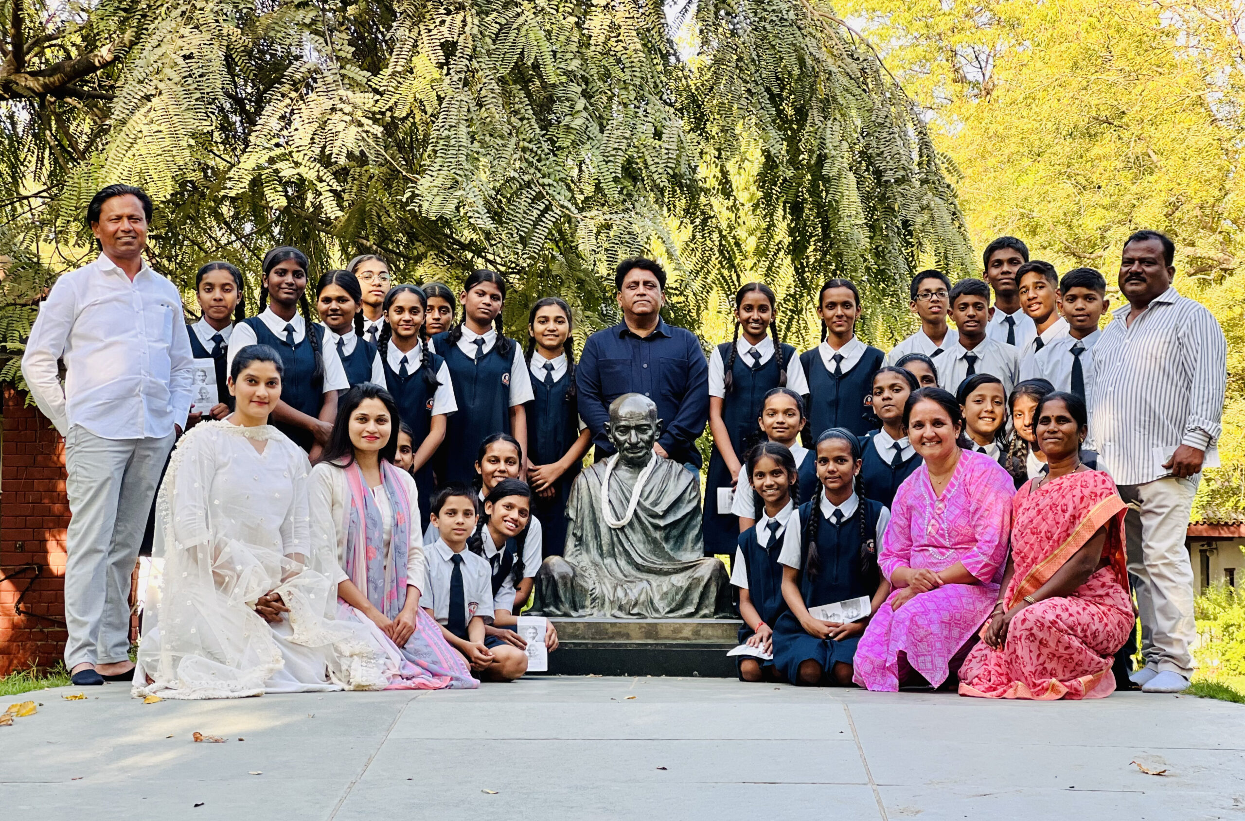 MGS students at Gandhi memorial